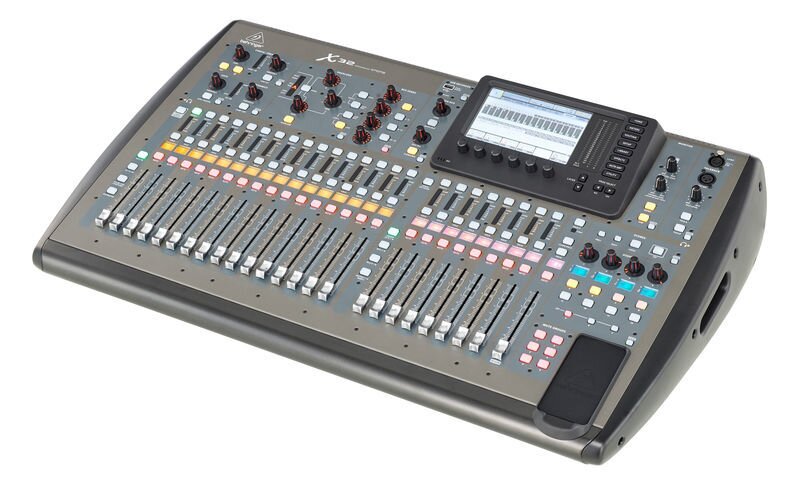 Мікшерний пульт Behringer X32